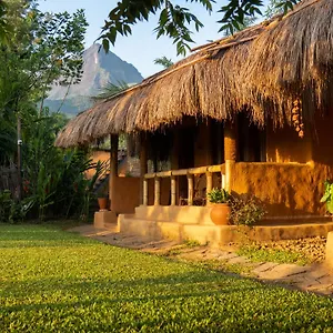 https://the-mudhouse-marayoor.hotels-munnar.com
