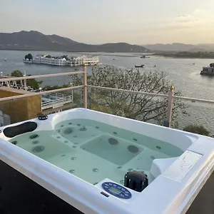 https://sheeshmahal-by-oladar-udaipur.udaipurhotels.org